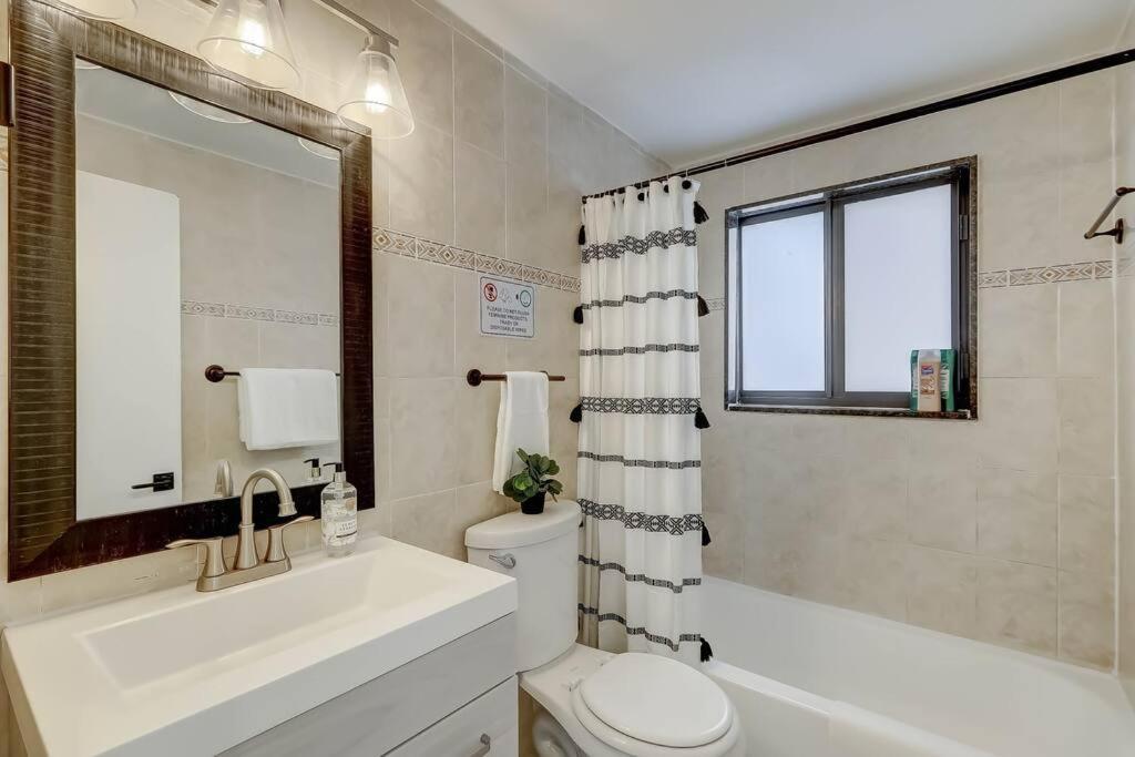 Chic Retreat: 2Br Apartment! Fort Lauderdale Esterno foto